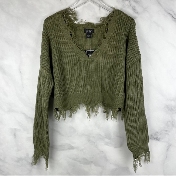 Boutique Sweaters - 🔥NWT Oversized Chunky Knit Distressed Fringe Hem V-Neck Crop Sweater Olive L